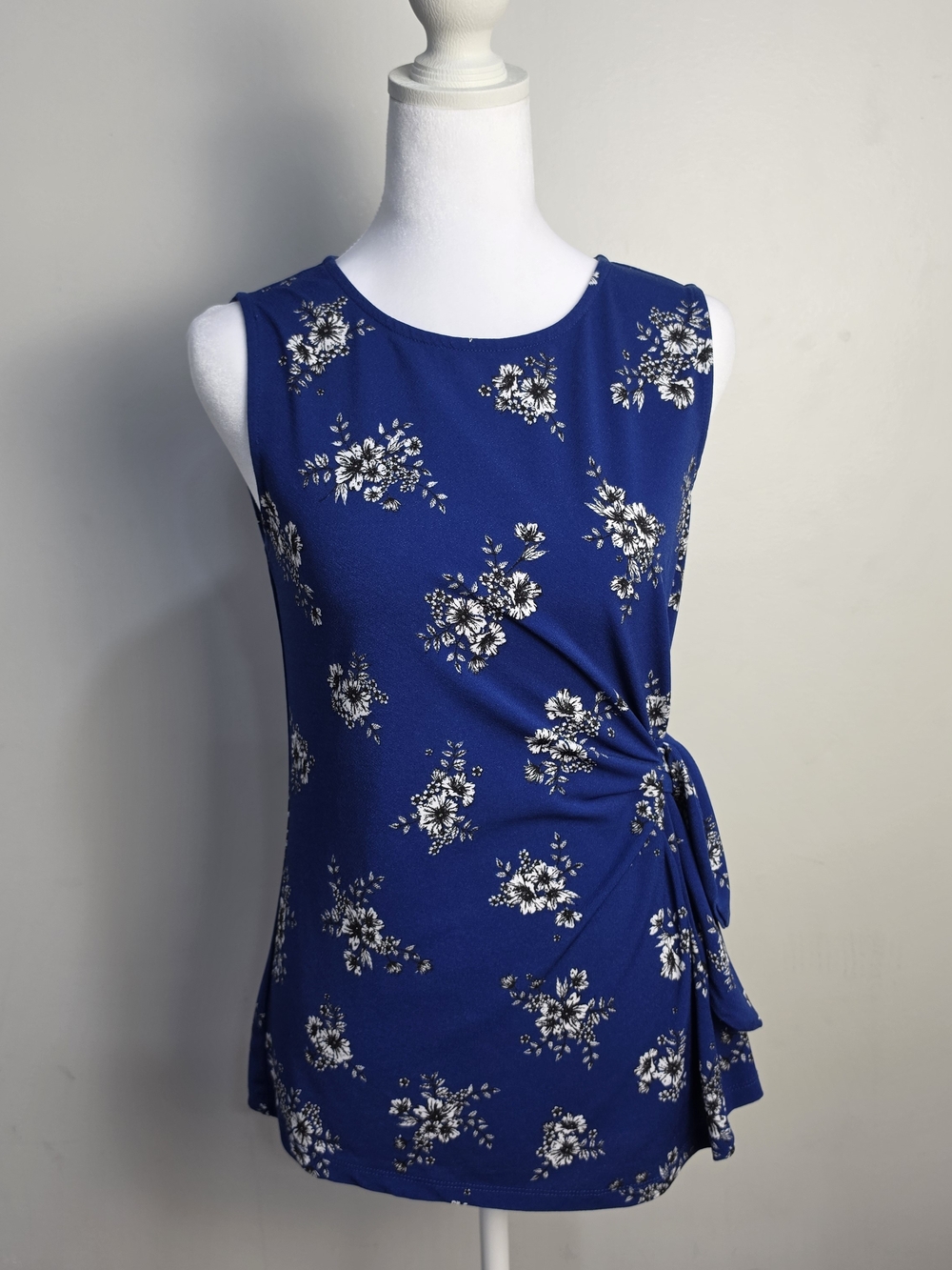 Elle Blue Floral Side-Tie Sleeveless Top